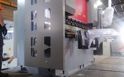 Salida de Plegadora hidráulica de la marca KORPLEG modelo Pcn 280